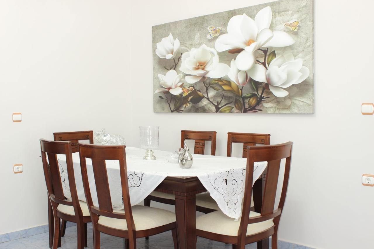 Leva'S Apartments Sarande Bagian luar foto