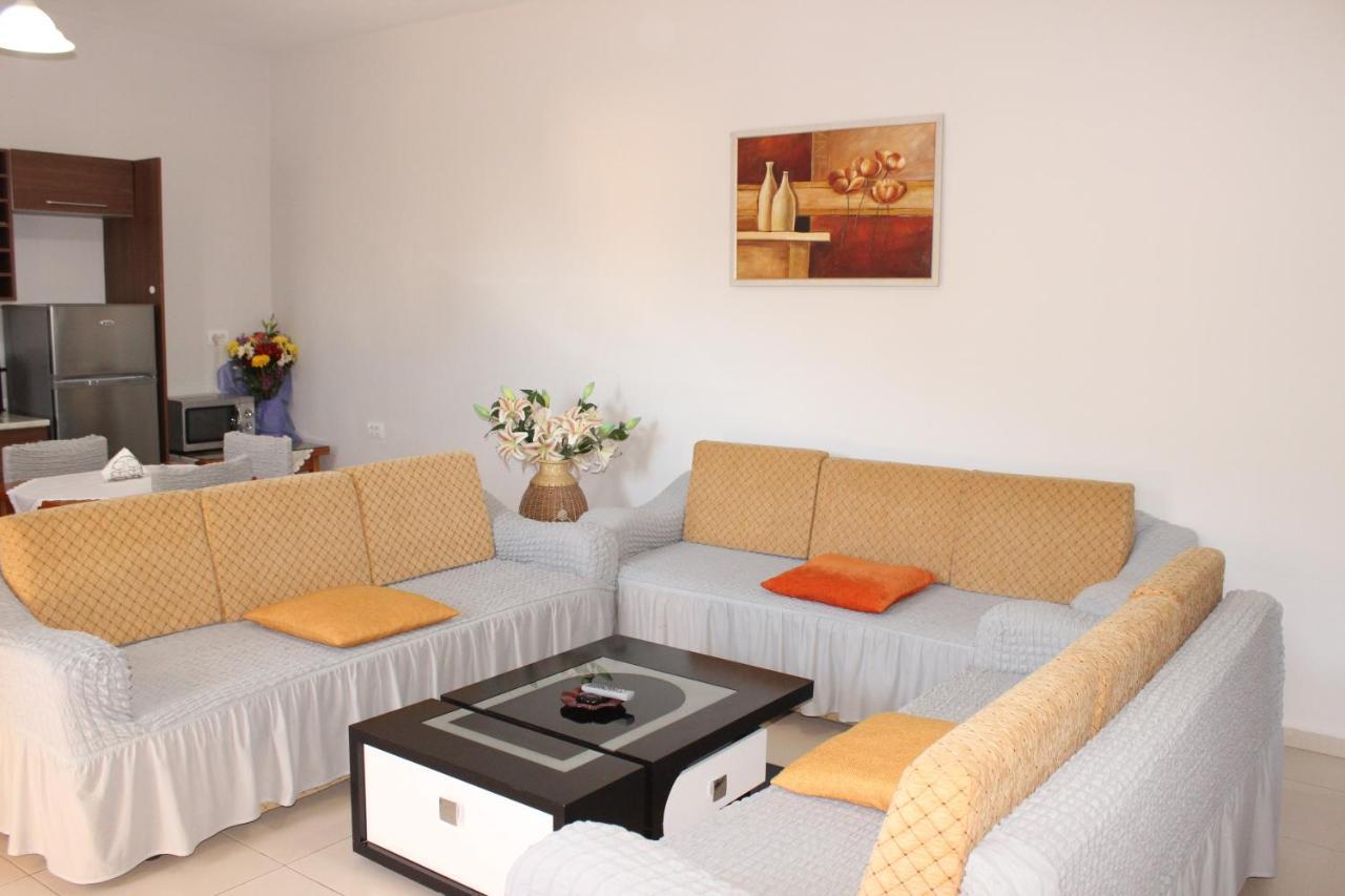 Leva'S Apartments Sarande Bagian luar foto