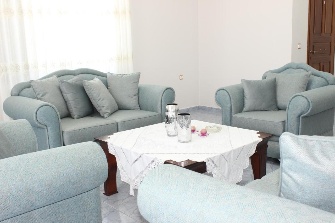 Leva'S Apartments Sarande Bagian luar foto