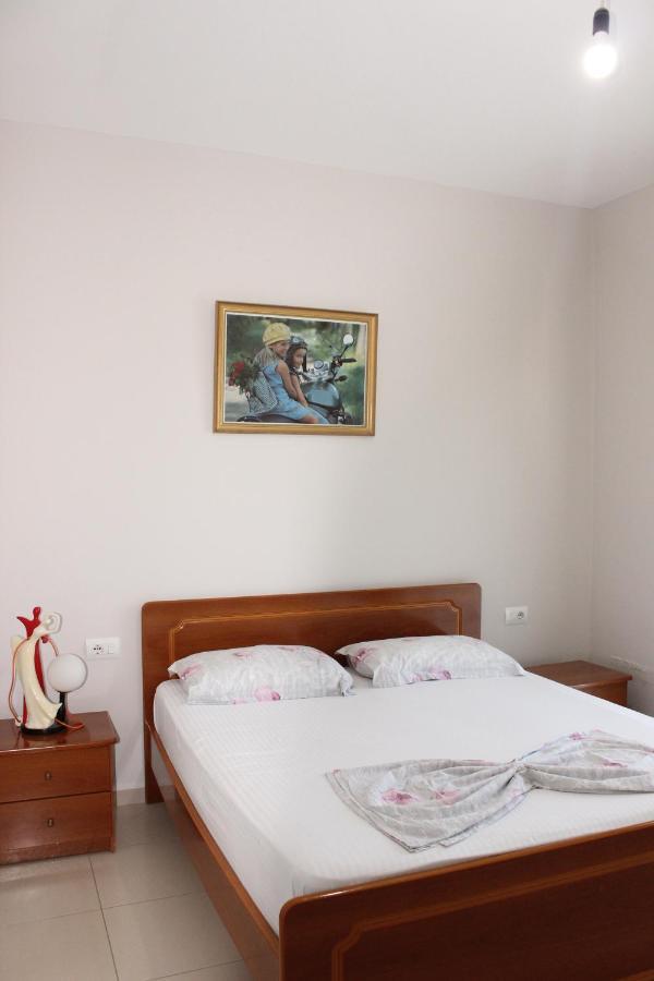 Leva'S Apartments Sarande Bagian luar foto