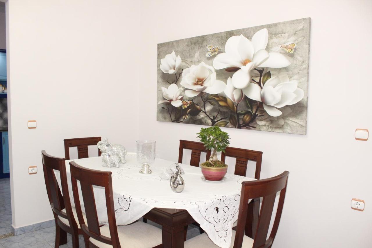 Leva'S Apartments Sarande Bagian luar foto