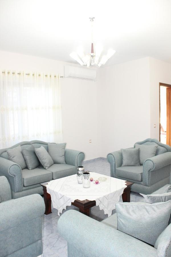 Leva'S Apartments Sarande Bagian luar foto
