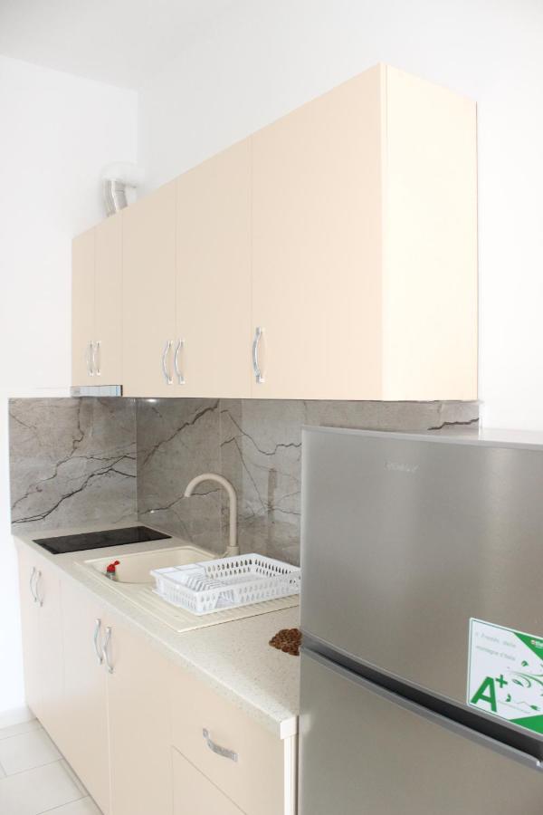 Leva'S Apartments Sarande Bagian luar foto