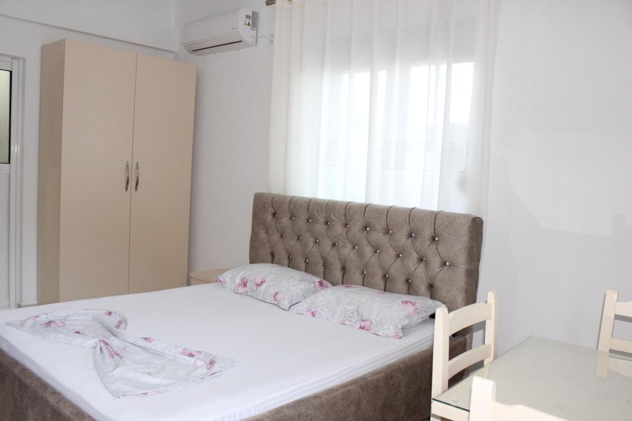 Leva'S Apartments Sarande Bagian luar foto