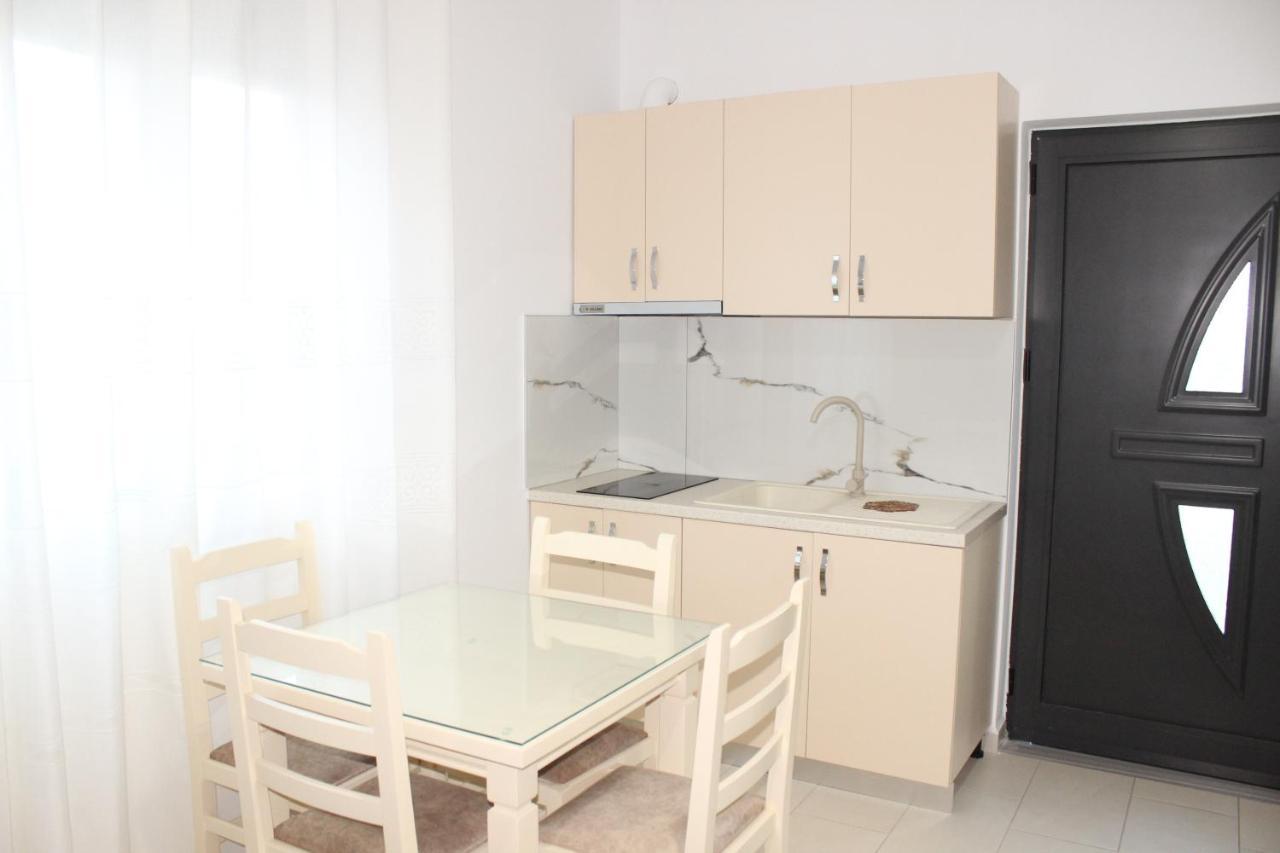Leva'S Apartments Sarande Bagian luar foto